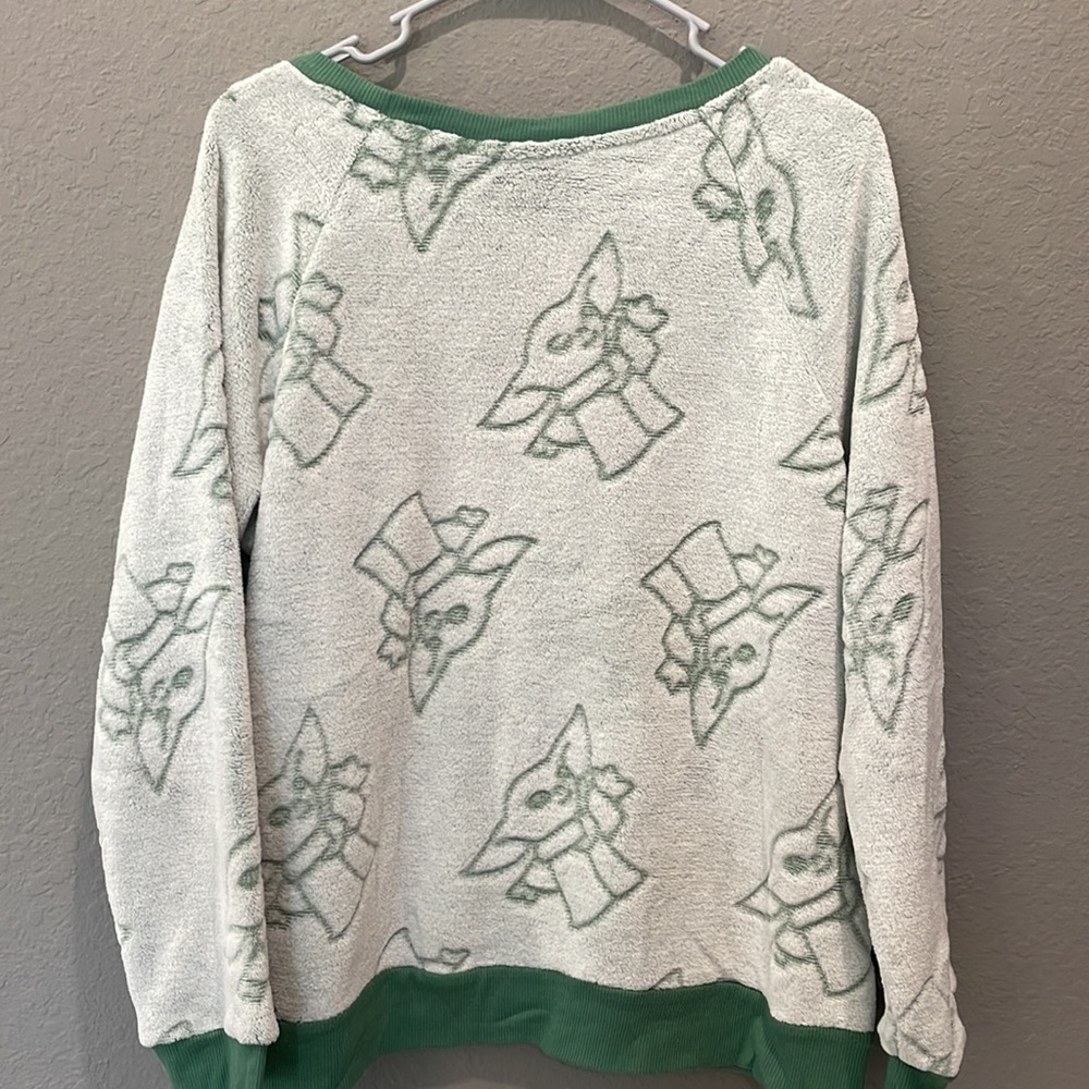 Star Wars Mandalorian fleece cozy loungewear sleepwear top - Picture 5 of 8